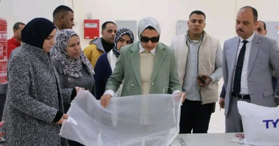 محافظ الوادى الجديد تتابع التجهيزات النهائية لمجمع إنتاج شكائر الزماط بالخارجة