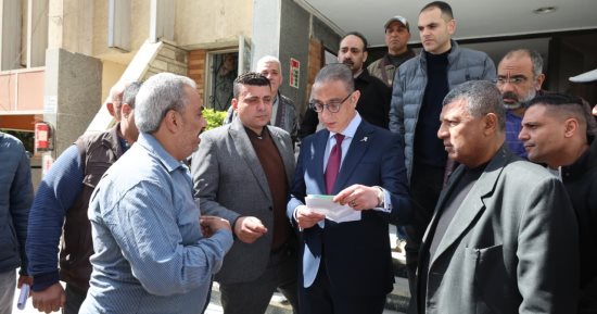 محافظ الجيزة يتفقد مقر هيئة النظافة والتجميل للوقوف على كفاءة المنظومة