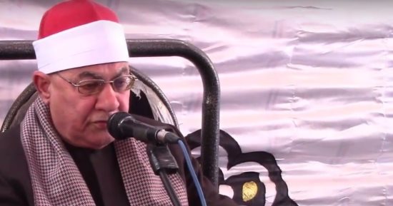 كنوز منسية.. الشيخ السيد بيومي الصواف.. قارئ عاش للقرآن ومات على ورده اليومي.. وهب عمره لخدمة الماء "حياة الأرض" والقرآن "حياة القلوب".. كبير فنيين بوزارة الري صباحا وقارئ مشهور ليلا.. واعتمدته الإذاعة عام1983