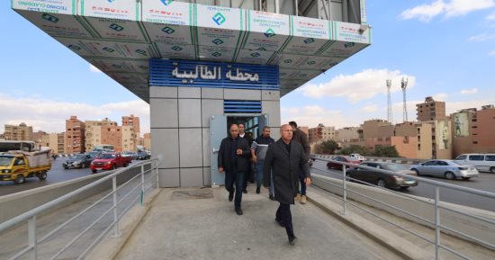 وزير النقل يتفقد جاهزية المرحلة الثانية من الأتوبيس الترددي.. صور