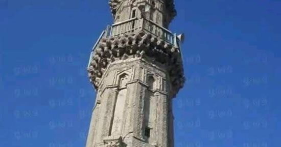 حكاية أثر.. المسجد العتيق فى المنيا يرجع تاريخه إلى عام 368 ه‍ وله أسماء عديدة منها مسجد الشيخ جنيدى والمسجد ذو المأذنة المائلة.. ويروى تاريخ الفن الفاطمى فى العمارة.. وبُنى على تل يبلغ ارتفاعه 25 مترا.. صور