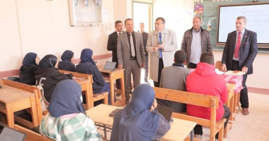 وكيل تعليم الوادى الجديد يوجه الطلاب بالاستفادة القصوى من مادة البرمجة