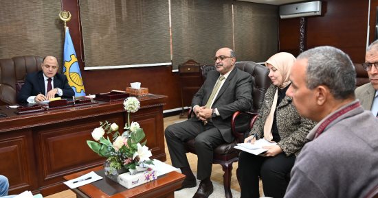 محافظ الغربية يفتح أبواب مكتبه لحل الشكاوى والوقوف على مطالب الأهالى