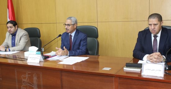 محافظ بني سويف يضع خريطة طريق لضبط منظومة العمل