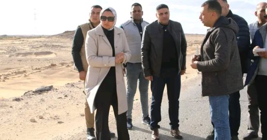 محافظ الوادي الجديد تتفقد أعمال طريقي الخارجة / الداخلة والخلفاء بمركز بلاط