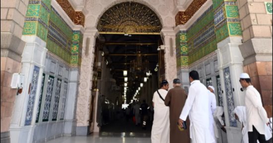 ممر السلام فى المسجد النبوى.. طريق الزائرين للسلام على النبي محمد وصاحبيه