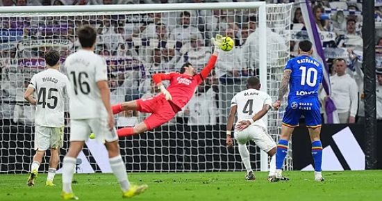 خيتافي يتقدم على ريال مدريد بهدف عالمي في الشوط الأول.. فيديو