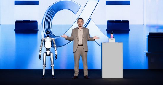 HONOR  تعزّز  رؤيتها للذكاء الاصطناعي في مؤتمر MWC 2026 من خلال الكشف عن أجهزتها روبوت فون وروبوت بشري وMagic V6