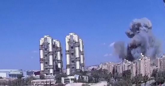 مقتل شخصين فى ضربة صاروخية على حيفا واستمرار البحث عن مفقودين