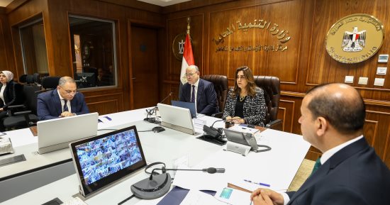 وزيرة التنمية المحلية ومستشار رئيس الجمهورية يتابعان ملفات تقنين أراضى الدولة 