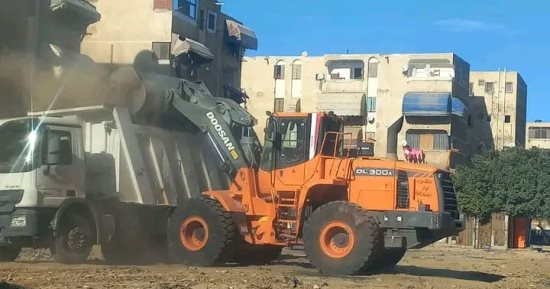 رفع 550 طن مخلفات فى يوم واحد من مناطق متفرقة فى حى الزهور بمحافظة بورسعيد