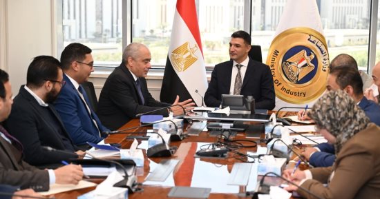 وزير الصناعة يبحث مع مجموعة العربي خطة إقامة توسعات جديدة بقيمة 480 مليون دولار
