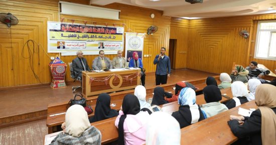رئيس جامعة كفر الشيخ يشهد فعاليات مهرجان الأنشطة الطلابية الرمضانية