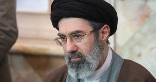 أهم الأخبار العالمية والعربية حتى منتصف الليل.. الدولة الباباوية تدعم لبنان وأوربا تتضامن.. ماكرون يدعو نتنياهو لوحدتها.. البيت الأبيض: نعلم بتقارير عن ترشيح مجتبى خامنئى لقيادة إيران.. الصومال تسن الدستور