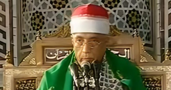 "كنوز منسية" الشيخ عبد الله أحمد طُبل.. من عامل محلج قطن لمقرئ كبير للقرآن الكريم.. تقدم للالتحاق بالإذاعة بعد نصيحة العلامة محمود برانق والشيخ عثمان الشبراوي.. كرَّمه رئيس جمهورية المالديف عام 2000.. صور