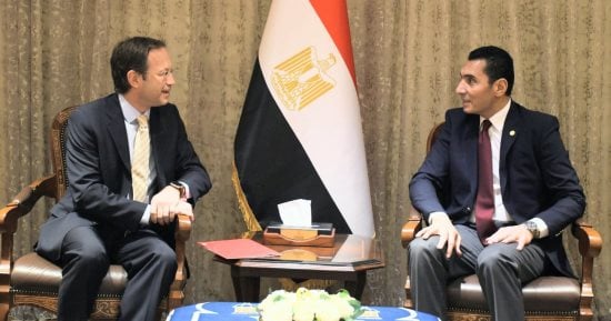 وزير الشباب والرياضة يستقبل السفير الإسبانى فى مصر