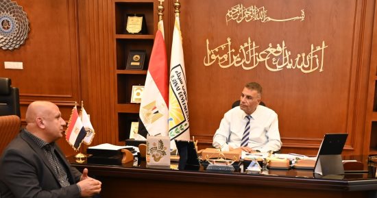 محافظ جنوب سيناء يبحث الموقف التنفيذى لمشروع مركز الصيد التعاونى