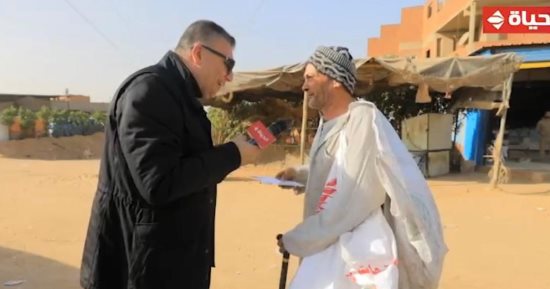 عمرو الليثي يجبر خاطر مسن في كفر الشيخ ويهديه 5 آلاف جنيه في أجمل ناس