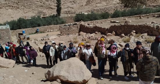 إقبال السائحين والزائرين على دير سانت كاترين
