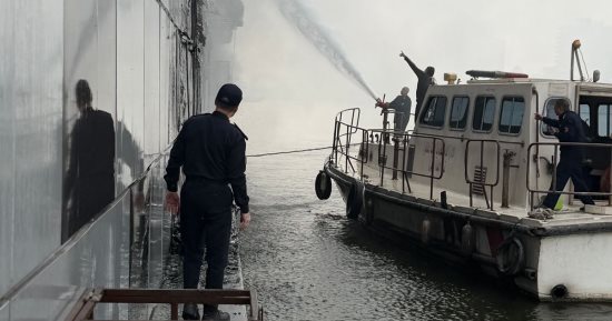 معاينة حريق مركب بولاق أبو العلا: صيانة بالتكييفات أدت لاندلاع النيران