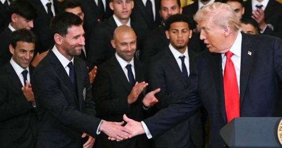 ترامب يستقبل أسطورة الكرة ليونيل ميسى لأول مرة فى البيت الأبيض.. فيديو وصور