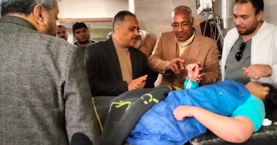 وصول محافظ الشرقية للاطمئنان على تلاميذ بلبيس المصابين بمستشفى العاشر 