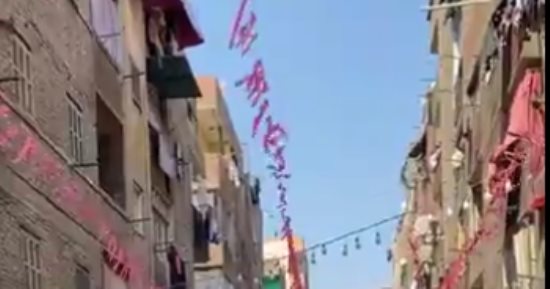 متطوعون يعملون ليلا ونهارا.. شاهد أول وأكبر مائدة إفطار فى إمبابة