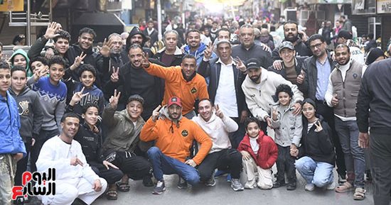 أجواء رمضانية ساحرة.. آلاف الأهالى يتجمعون للإفطار على مائدة واحدة فى إمبابة.. صور 