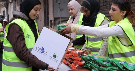 متطوعو الهيئة القبطية الإنجيلية يشاركون في تعبئة كراتين الفقراء خلال رمضان