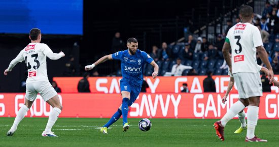 الهلال ضد النجمة.. الزعيم يتفوق بهدف بنزيما في الشوط الأول (فيديو)