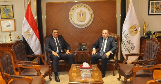 وزير التعليم العالى ومحافظ البحر الأحمر يبحثان تعزيز التعاون 
