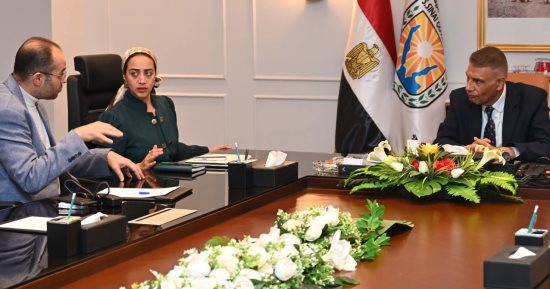 محافظ جنوب سيناء يبحث مشروع حماية الطيور المهاجرة بمدينة شرم الشيخ