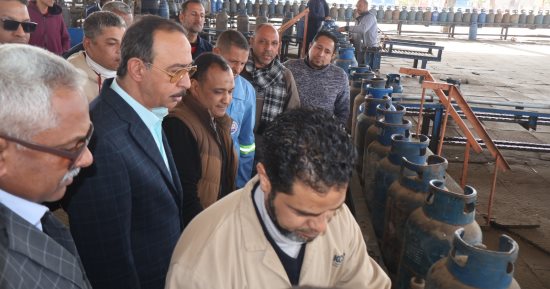 محافظ سوهاج يتفقد مستودع الشوش ومصنع الأحايوة شرق