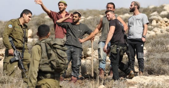 إصابة 8 فلسطينيين اثر اعتداء مستوطنين عليهم جنوب طوباس بالضفة