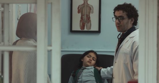 مسلسل أب ولكن الحلقة 3.. مرض الطفلة نور بسبب عدم اهتمام والدتها