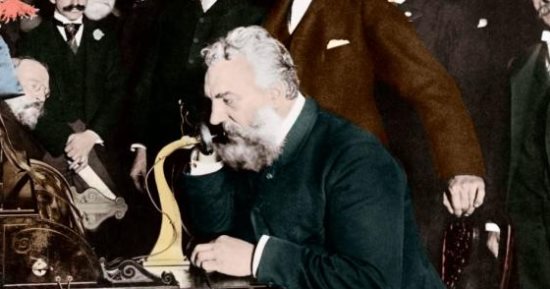 ألكسندر جراهام بيل يحصل على براءة اختراع الهاتف عام 1876 
