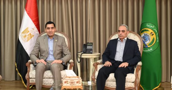 وزير الرياضة يلتقى محافظ الإسماعيلية في مستهل جولته