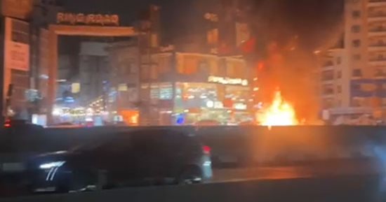 حريق يلتهم إحدى اللوحات الإعلانية بالقطامية يثير القلق على الدائرى.. صور