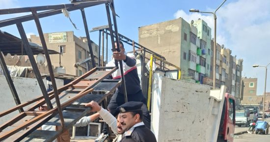 حى إمبابة يشن حملات لرفع الإشغالات بشارعى العامل الأول ومحمد حجازى