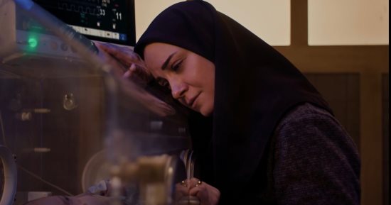 حالة الطفل تسوء وعونى يواسى نرجس فى الحلقة 4 من مسلسل حكاية نرجس
