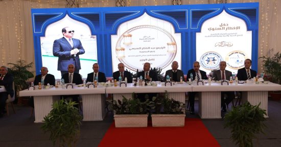 ​وزير النقل يتفقد ورش شركة النيل لنقل البضائع ويتناول الإفطار مع عاملي "القابضة للنقل البحري والبري"