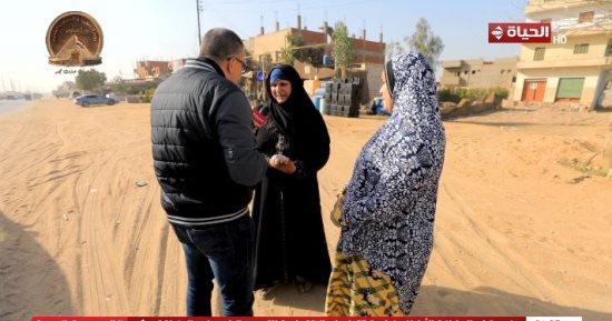 عمرو الليثي يفرح قلوب سيدتين بـ5 آلاف جنيه لكل منهما في «أجمل ناس»
