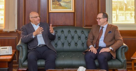 محافظ الإسكندرية يبحث تعزيز النشاط السياحي وزيادة الطاقة الفندقية بالمدينة