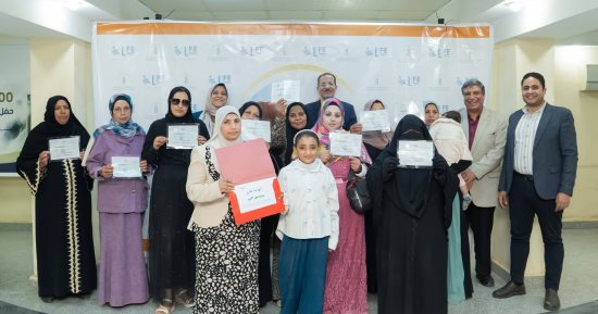 محو أمية 1000 سيدة وتوفير فرص عمل لـ800 آخريات بمركز طما في سوهاج