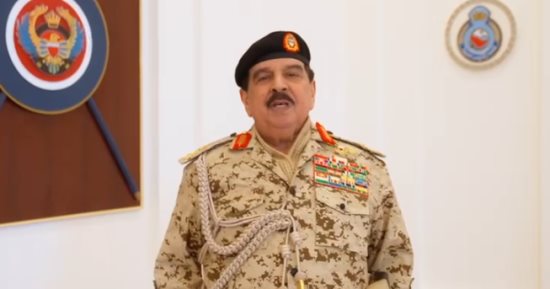 الملك حمد يزور سلاح الجو الملكي البحريني