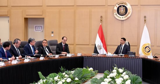 وزير الصناعة يبحث تحديات قطاع السيراميك وسبل دعم الإنتاج
