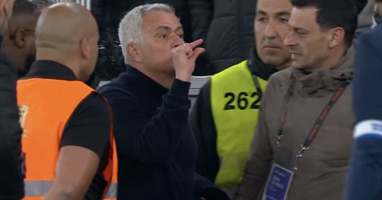 مورينيو يثير الجدل بعد طرده في قمة الدوري البرتغالي بين بنفيكا ضد بورتو