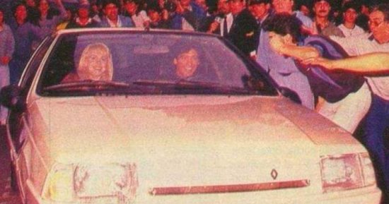 الفتى الذهبى يتصدر الصحف العالمية بالأرقام.. 7 سنوات على رحيل مارادونا و7 متهمين بالإهمال.. 3 تأجيلات لجلسات المحاكمة حتى سبتمبر 2026.. 35 عامًا على سيارته الأسطورية المعروضة للبيع تجذب 65000 مشترى عالمى