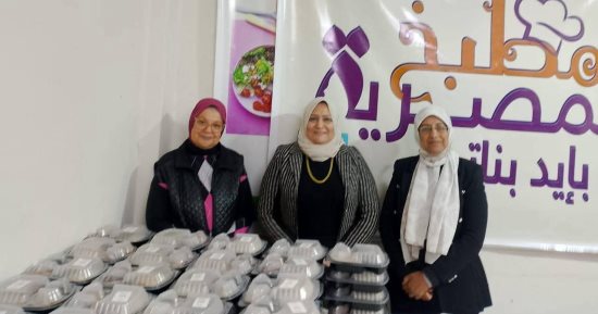 القومى للمرأة بسوهاج يوزع 380 وجبة على الصائمين بقرية الطويل بمركز ساقلتة