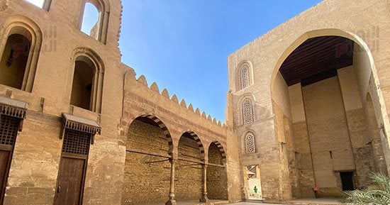 مسجد السلطان المنصور قلاوون: عندما تحولت العمارة المملوكية إلى مركز للعبادة والعلم والطب